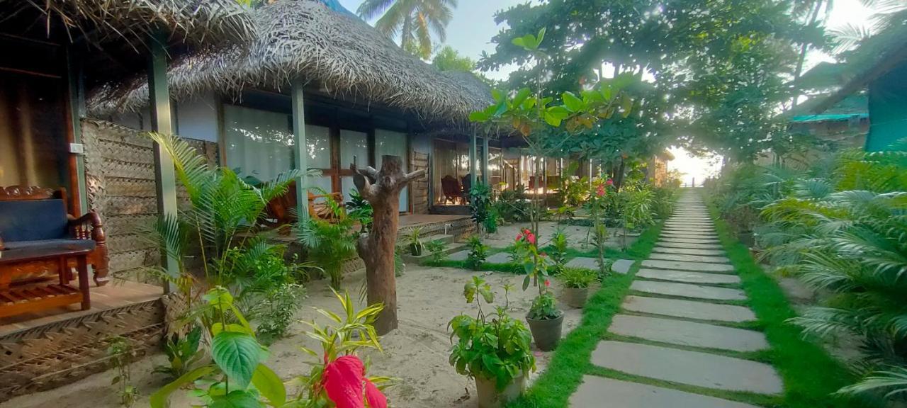 The Coast Beach Resort Agonda Exterior foto