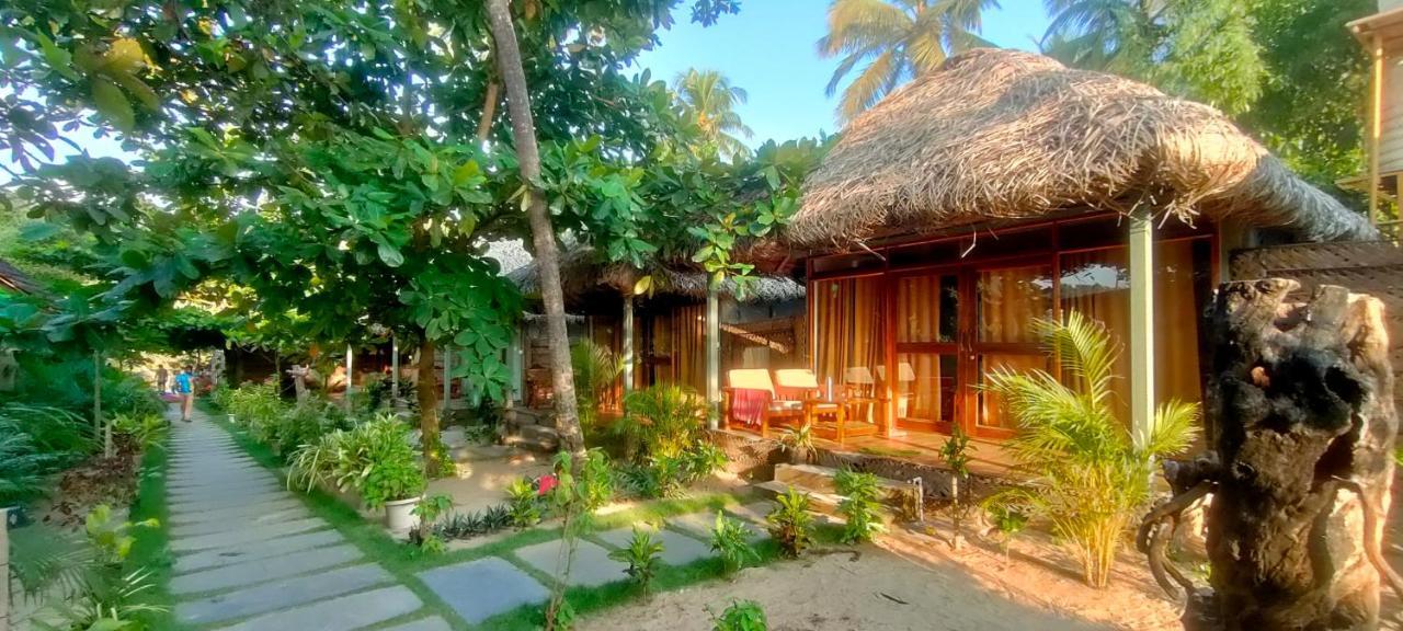 The Coast Beach Resort Agonda Exterior foto